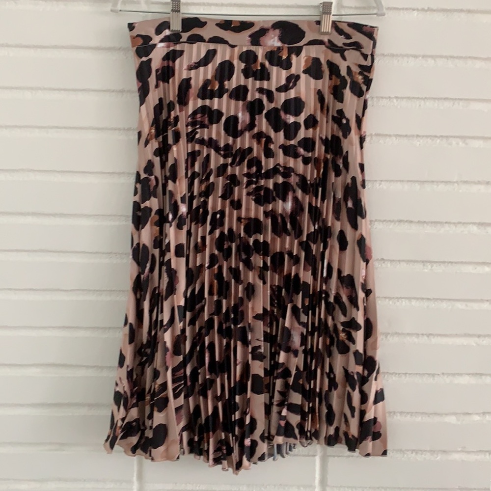 NWT High Waisted Leopard Pleated Skirt - Picture 3 of 11